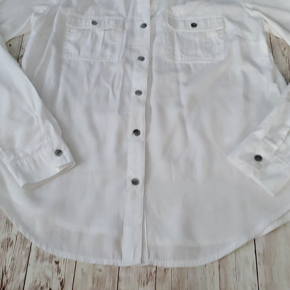 ★White Button down Shirt - Picture 6 of 8